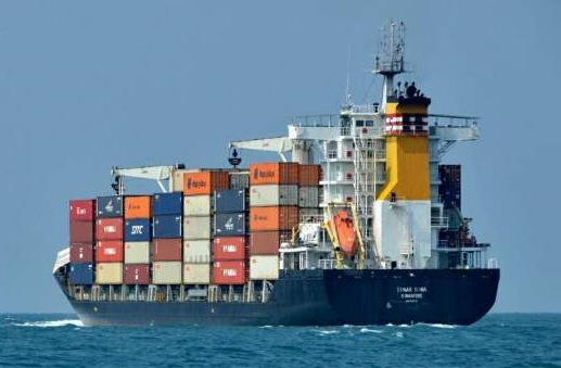 四,选择合适的海运公司和国际货运代理公司